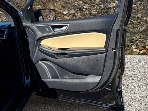 Used 2020 Ford Edge SEL image 21