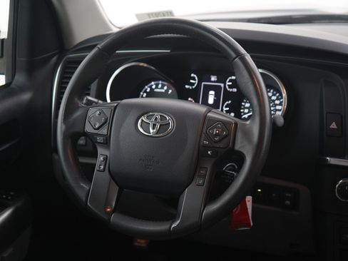 Used 2018 Toyota Sequoia SR5 AWD/4WD image 15