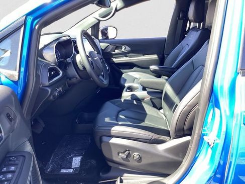 New 2026 Chrysler Pacifica Select w/ S Appearance Package AWD/4WD image 10