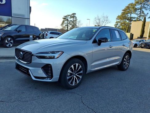 Certified 2025 Volvo XC60 B5 Plus image 9