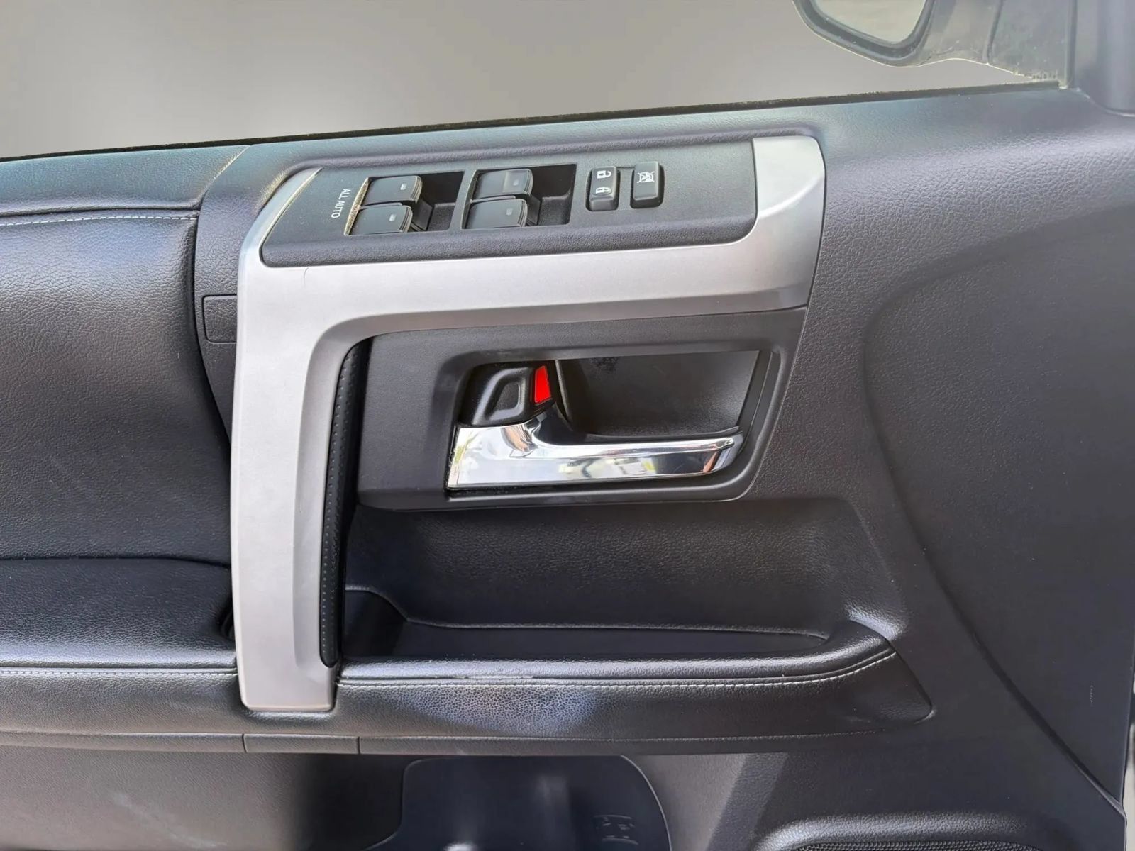 Used 2014 Toyota 4Runner SR5 AWD/4WD image 21