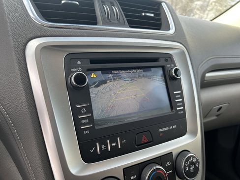 Used 2016 GMC Acadia SLE image 22