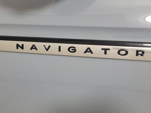 New 2027 Lincoln Navigator Premiere RWD image 6