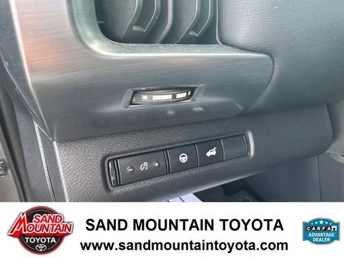 Used 2025 Nissan Pathfinder SL AWD/4WD image 14