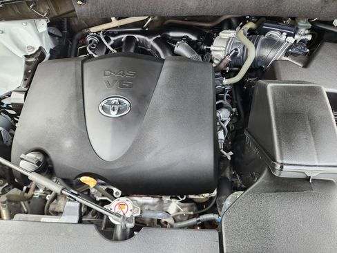 Used 2019 Toyota Highlander XLE image 34