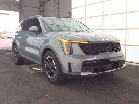 Used 2025 Kia Sorento S w/ Panoramic Sunroof Package FWD image 4
