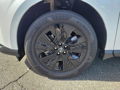 Certified 2025 Nissan Murano SV image 8