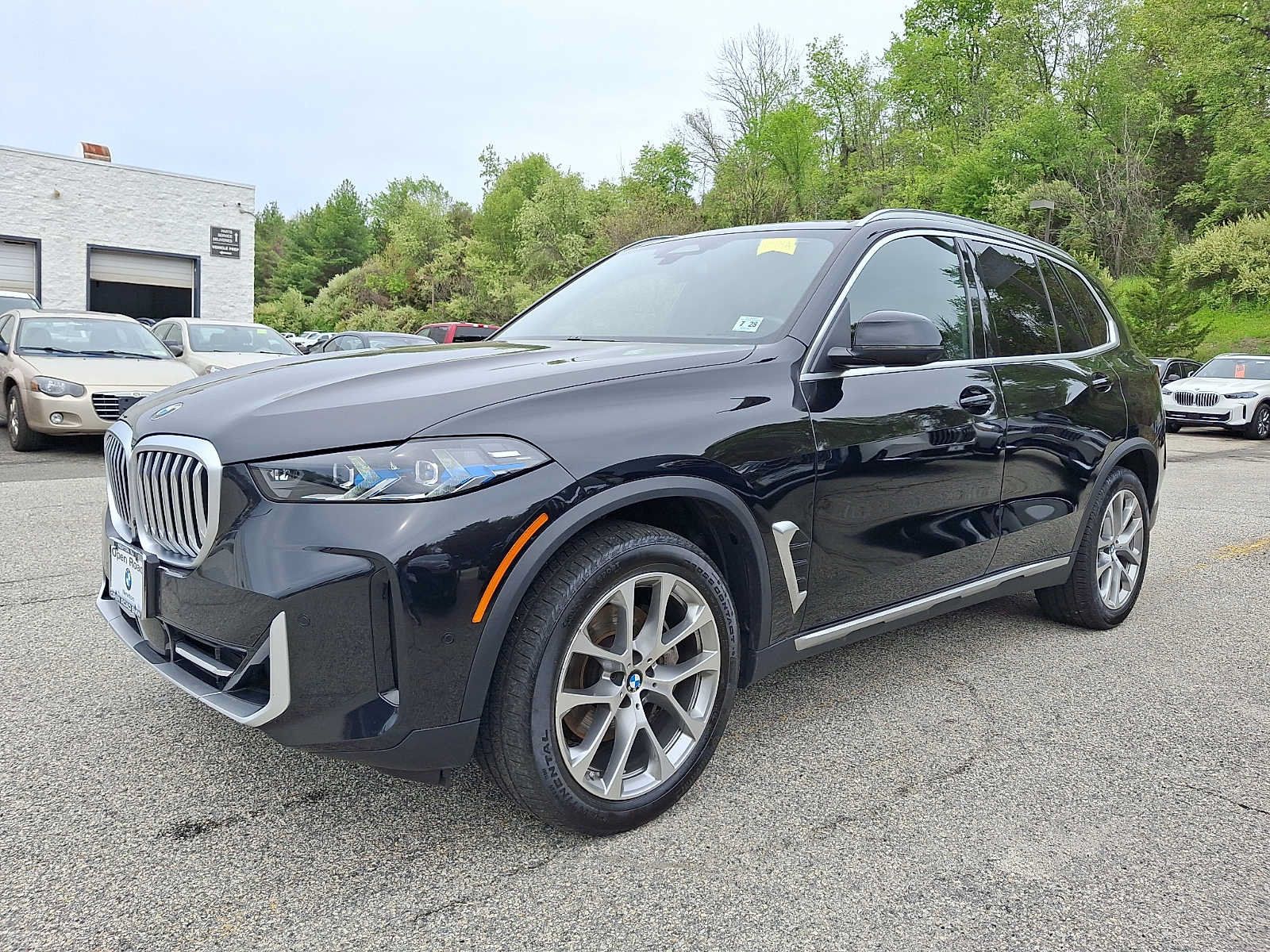 Used 2024 BMW X5 xDrive40i w/ Premium Package AWD/4WD image 3
