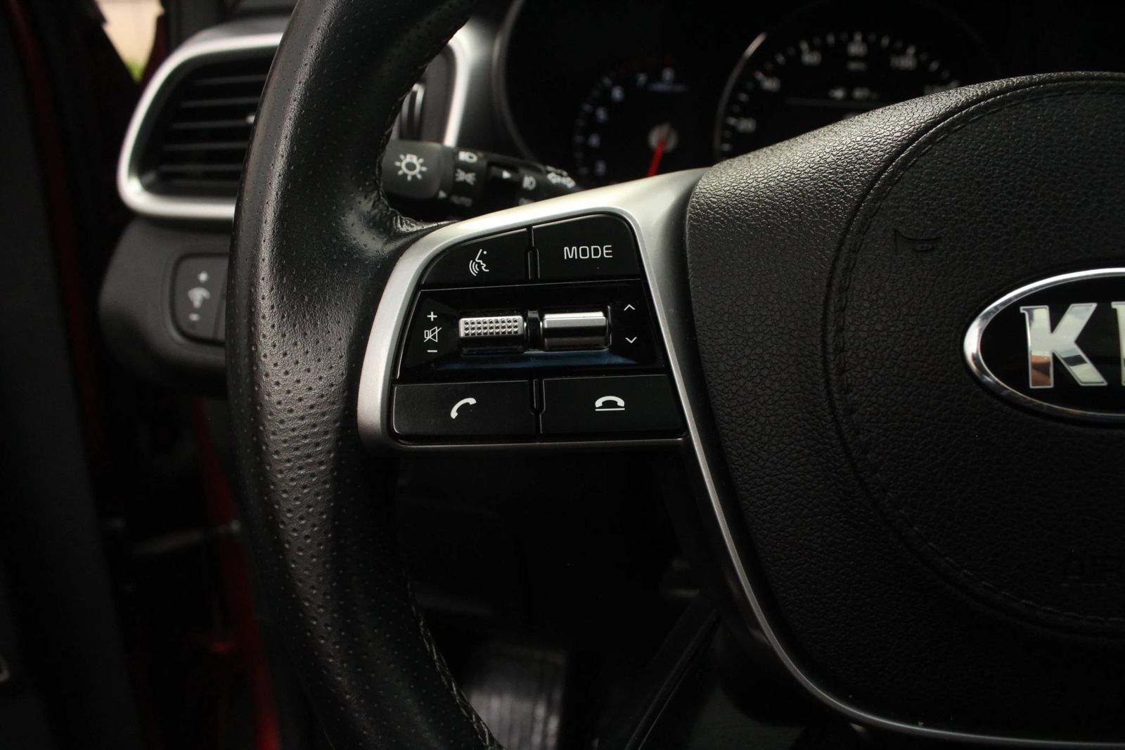 Used 2019 Kia Sorento SX FWD image 31