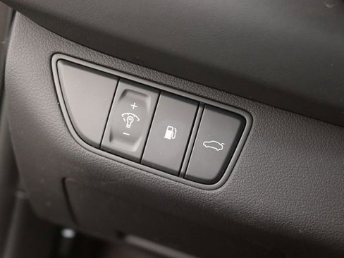 Used 2025 Genesis G70 2.5T image 25