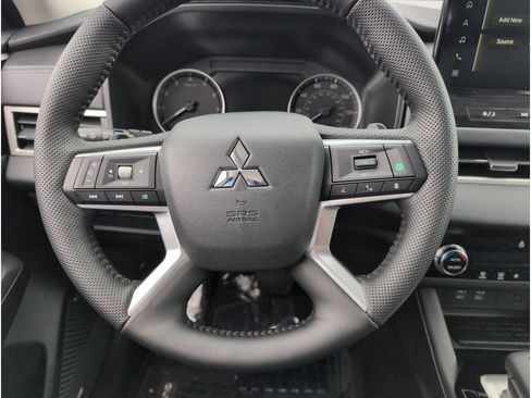 New 2026 Mitsubishi Outlander SE image 24