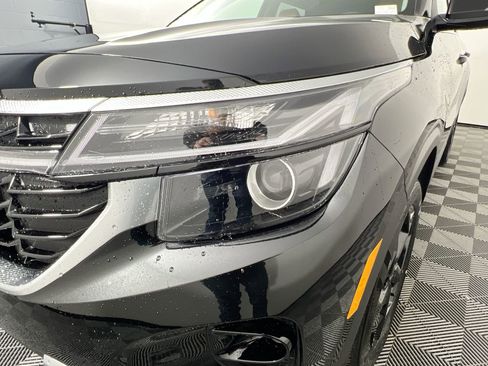 New 2026 Kia Seltos EX FWD image 11