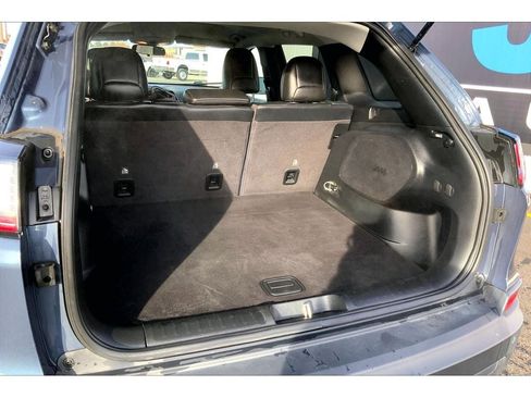 Used 2020 Jeep Cherokee Latitude Plus w/ Cold Weather Group image 11