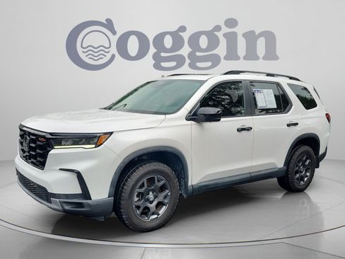 Used 2024 Honda Pilot TrailSport image 1