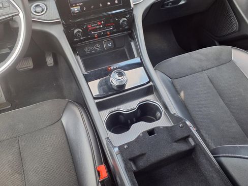 Used 2023 Jeep Grand Cherokee L Laredo image 11