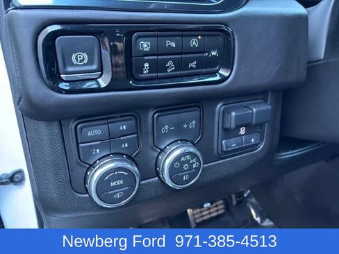 Used 2025 GMC Yukon XL AT4 Ultimate w/ LPO, AT4 Appearance Package AWD/4WD image 15