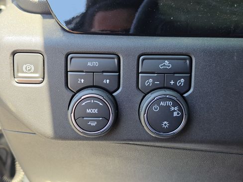 Used 2023 Chevrolet Silverado 1500 LT AWD/4WD image 33