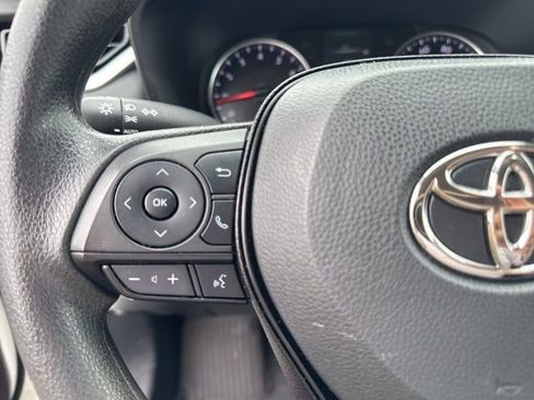 Used 2022 Toyota RAV4 XLE AWD/4WD image 38