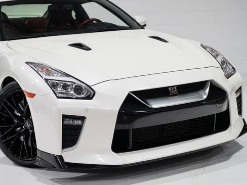 Used 2021 Nissan GT-R Premium AWD/4WD image 24