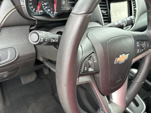 Used 2018 Chevrolet Trax LT w/ LT Convenience Package FWD image 19