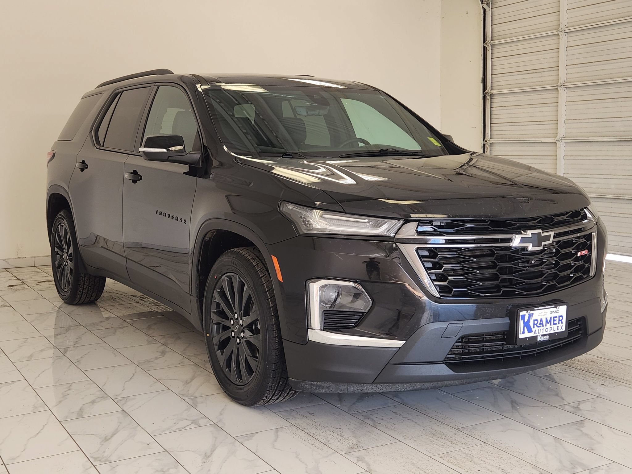 Used 2024 Chevrolet Traverse RS FWD image 3