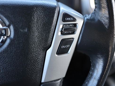 Used 2017 Nissan Titan SL image 45