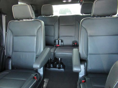 Used 2022 GMC Yukon SLT w/ SLT Luxury Package RWD image 18