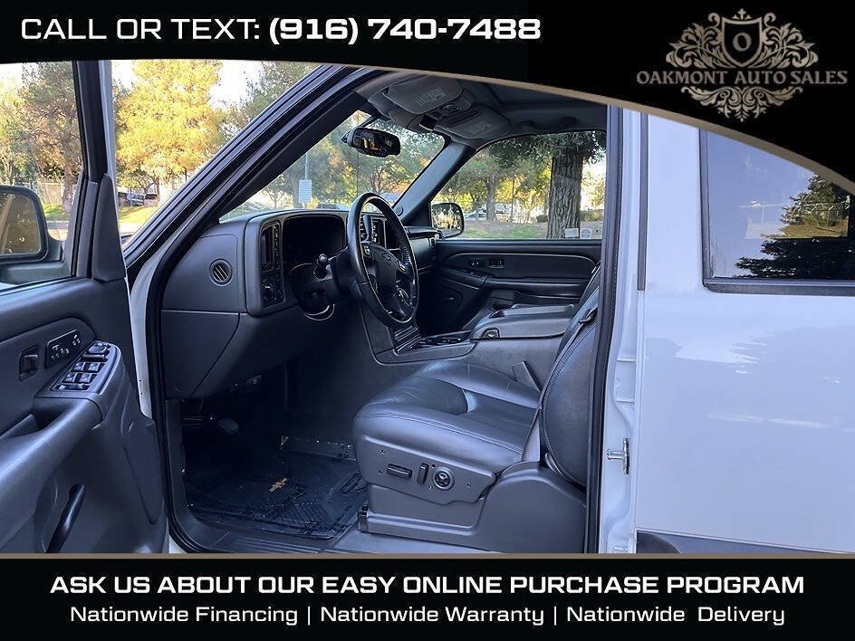 Used 2004 Chevrolet Avalanche 2500 w/ Preferred Equipment Group AWD/4WD image 24