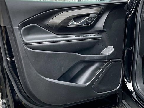 Used 2024 GMC Terrain SLE image 21