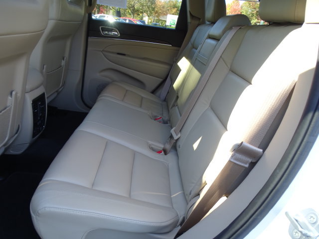 Used 2017 Jeep Grand Cherokee Limited AWD/4WD image 5