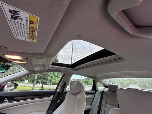 Used 2018 Honda Accord Touring image 13