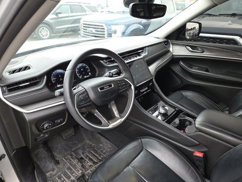 Used 2023 Jeep Grand Cherokee L Limited w/ Trailer Tow Group (B) image 9