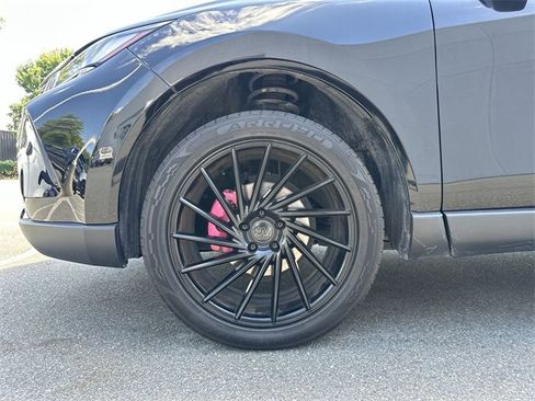 Used 2021 Toyota Venza XLE image 11