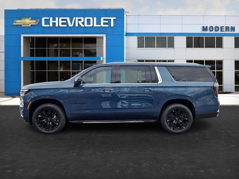 New 2026 Chevrolet Suburban Premier image 2