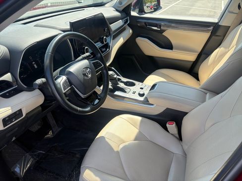 Used 2023 Toyota Highlander Limited AWD/4WD image 10