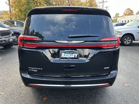 New 2026 Chrysler Pacifica Select image 7