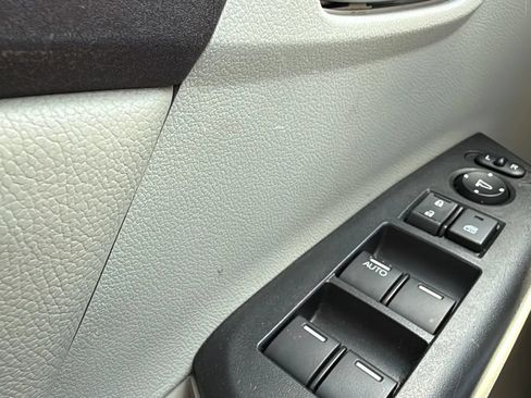 Used 2012 Honda Civic EX-L image 18