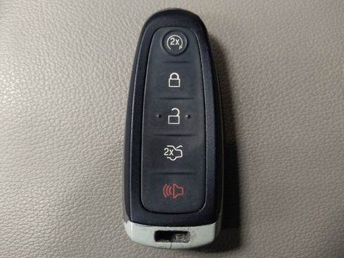 Used 2017 Ford Escape Titanium image 32