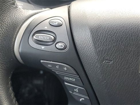 Used 2020 Nissan Pathfinder SV image 22