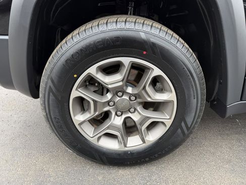 Used 2020 Jeep Cherokee Trailhawk w/ Comfort/Convenience Group image 74