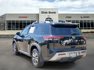 Used 2024 Nissan Pathfinder SL AWD/4WD video 3