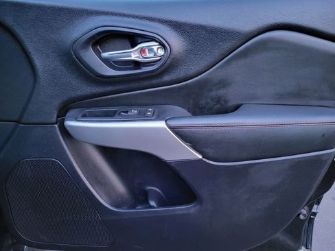 Used 2017 Jeep Cherokee Trailhawk w/ Comfort/Convenience Group image 20