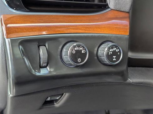 Used 2019 Cadillac Escalade Premium Luxury image 26