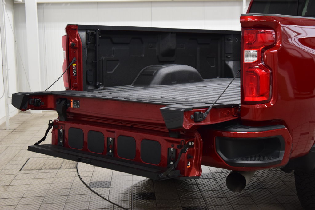 Used 2024 Chevrolet Silverado 3500 High Country w/ Technology Package AWD/4WD image 26
