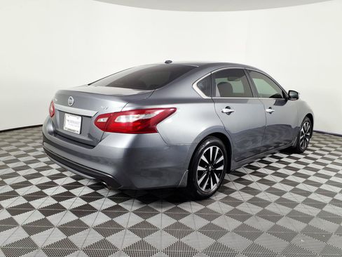 Used 2018 Nissan Altima 2.5 SV w/ 2.5 SV Technology Package FWD image 4