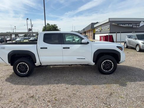 Used 2025 Toyota Tacoma TRD Off-Road AWD/4WD image 13