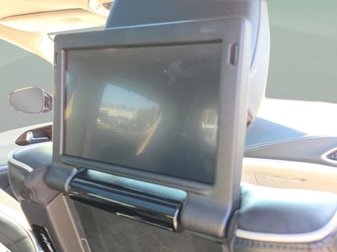 Used 2023 Chrysler Pacifica Limited w/ Uconnect Theater Family Group image 24