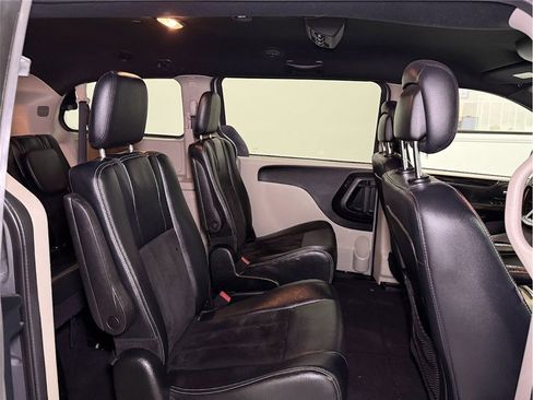 Used 2017 Dodge Grand Caravan SXT image 25