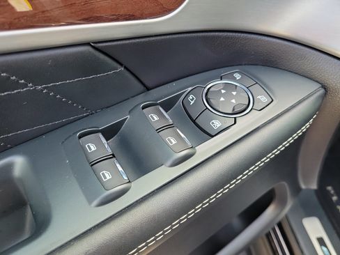 Used 2018 Ford Explorer Platinum AWD/4WD image 20