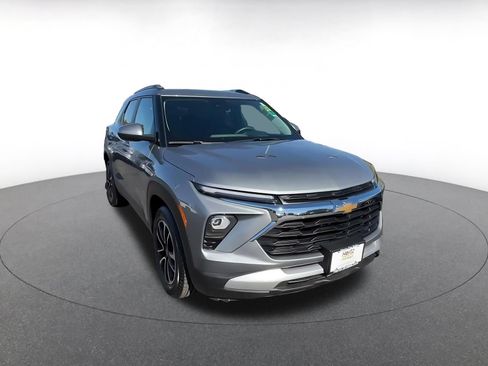 Used 2025 Chevrolet TrailBlazer LT FWD image 3